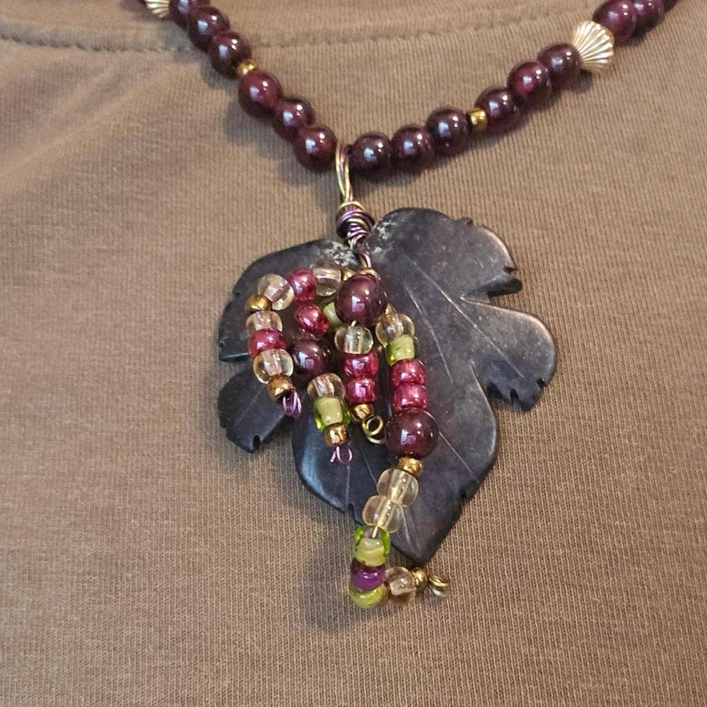 Leaf Pendant Beaded Necklace in Burgundy and Green